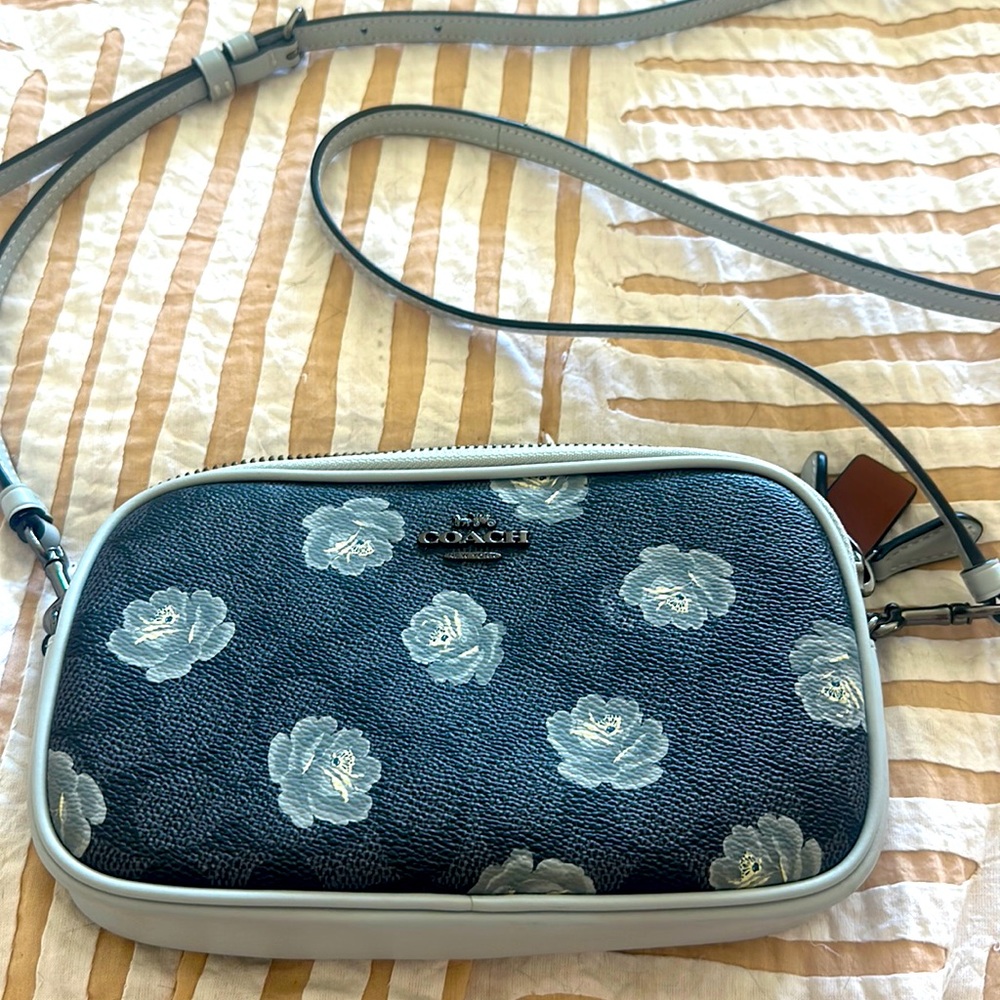 COACH crossbody purse. NEVER USED.